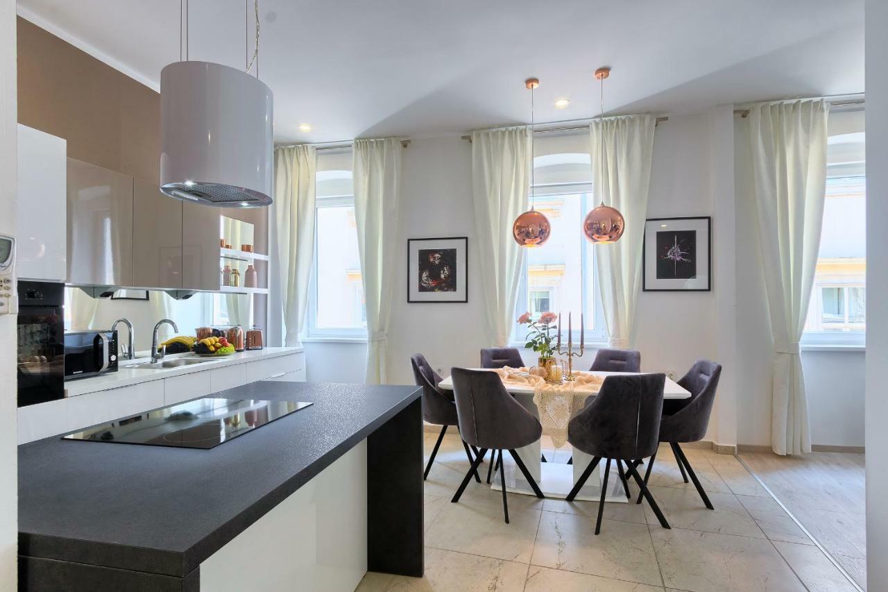 Hedone Luxury Apartment With Free Parking Pula Bagian luar foto