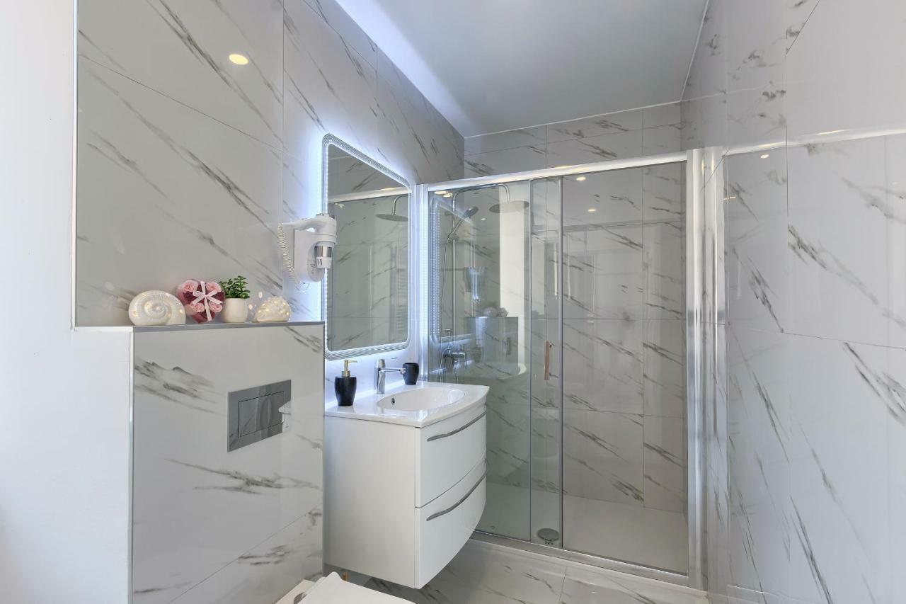 Hedone Luxury Apartment With Free Parking Pula Bagian luar foto