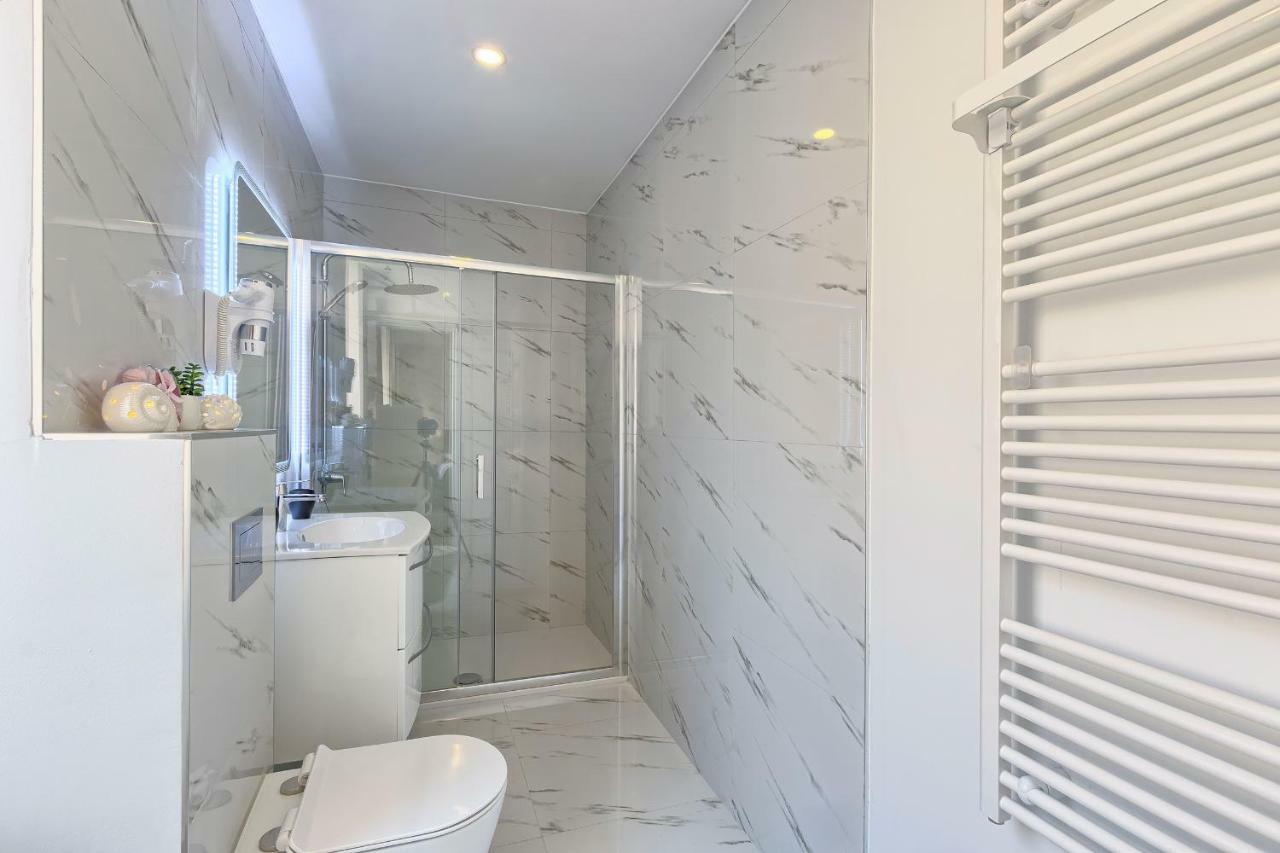 Hedone Luxury Apartment With Free Parking Pula Bagian luar foto